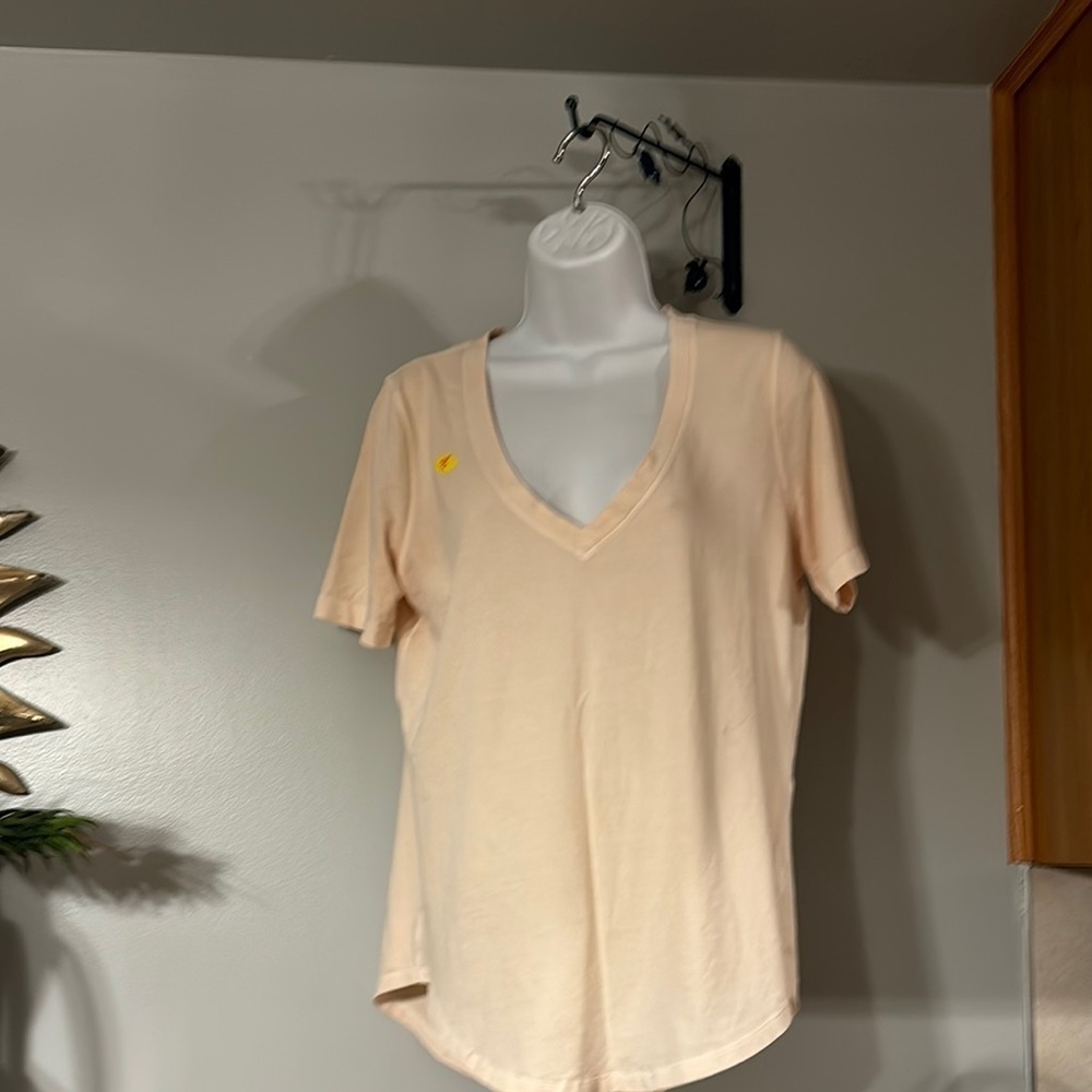 LULULEMON V NECK LOVE TEE